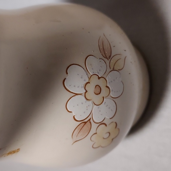 Vintage Set of Two Salt & Pepper Shakers - Picture 9 of 9